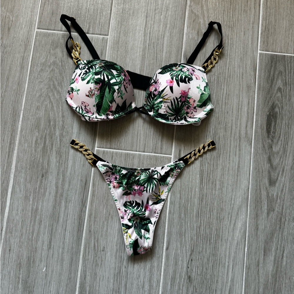Victorias Secret Bombshell Lingerie Set